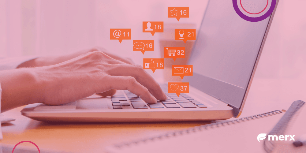 Imagem com notebook e mãos digitando, simulando um atendimento rápido.